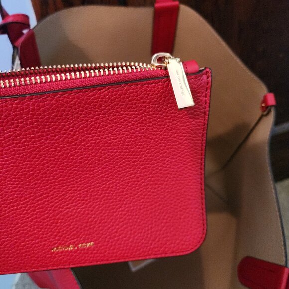 NWT Michael kors XL EW Eliza Crimson Reversible Textured Tote with Wrist-let - Picture 8 of 11